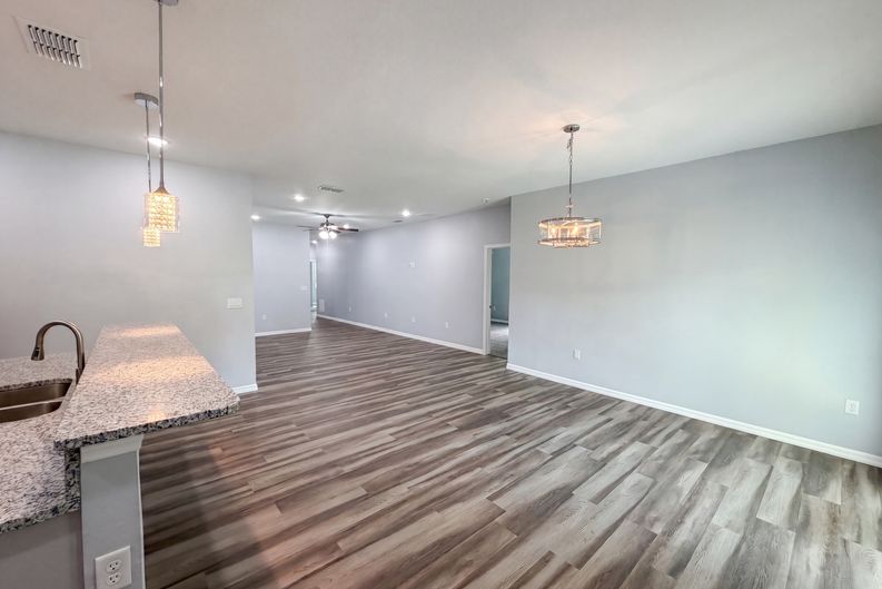 Photo 8 of 27 of 1013 W 11th St, Sanford, FL
