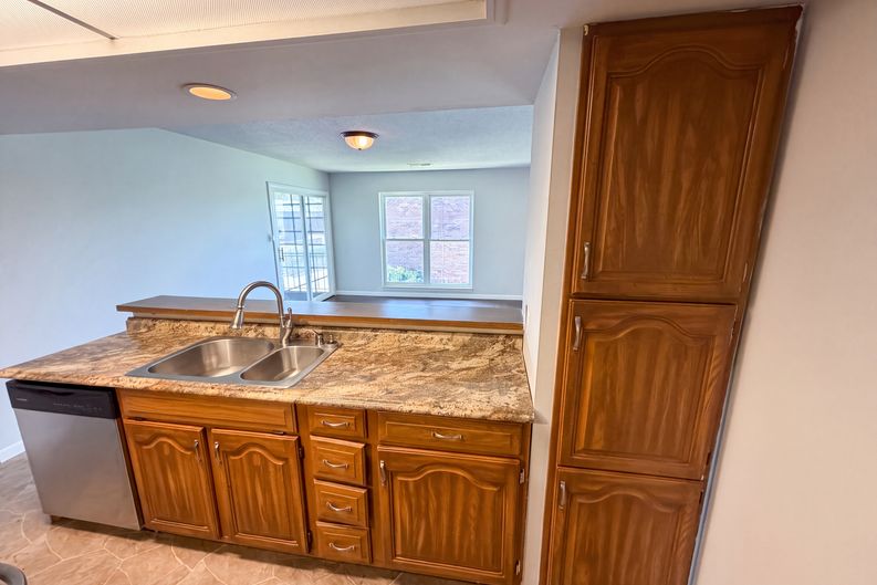 Photo 7 of 22 of 3135 E 52nd St, Indianapolis, IN