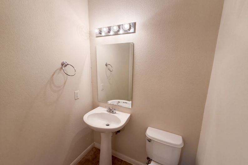 Photo 14 of 36 of 12016 Timber Heights Dr, Austin, TX