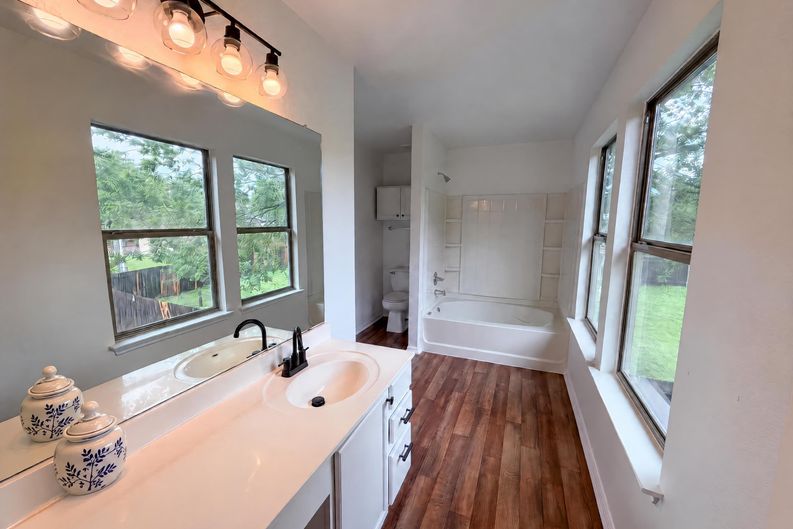 Photo 14 of 20 of 5406 S Hearsey Dr, Austin, TX