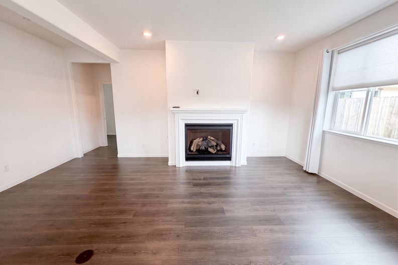 Photo 3 of 29 of 4176 Gossamer St, Roseville, CA