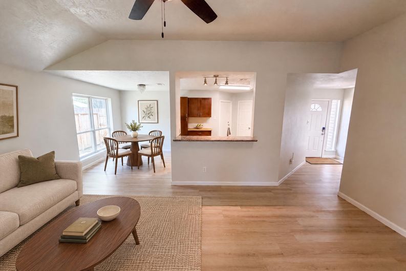 Photo 6 of 20 of 318 Floravista Dr, Webster, TX