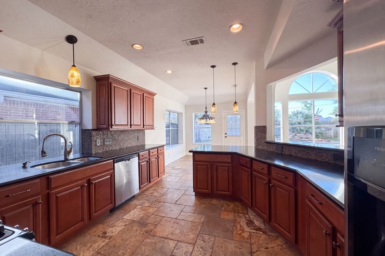 Photo 10 of 26 of 23130 Willow Canyon Dr, Katy, TX