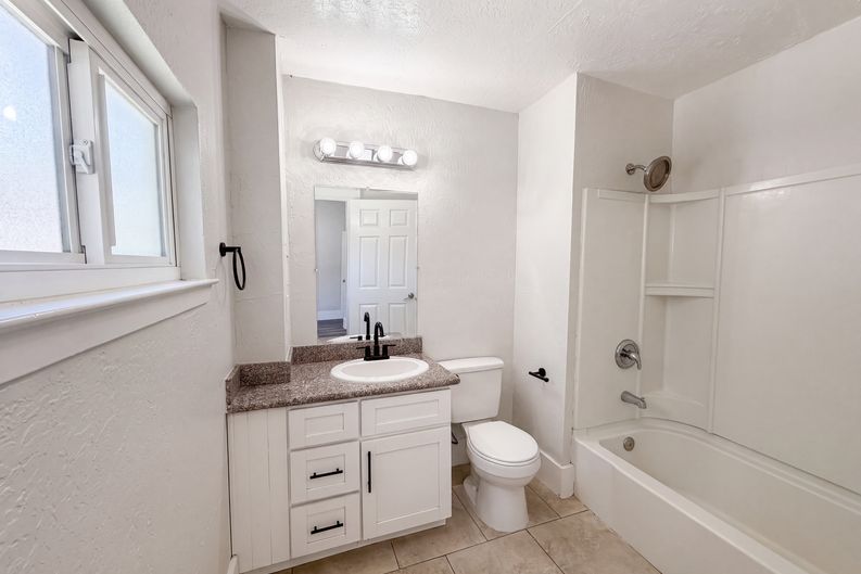 Photo 22 of 29 of 1860 W Willow St, Stockton, CA