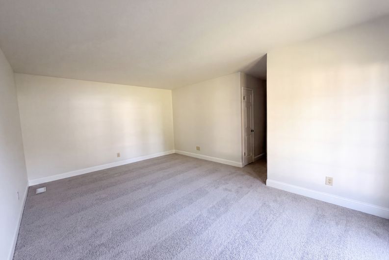 Photo 17 of 27 of 12132 Jerries Ln, Florissant, MO