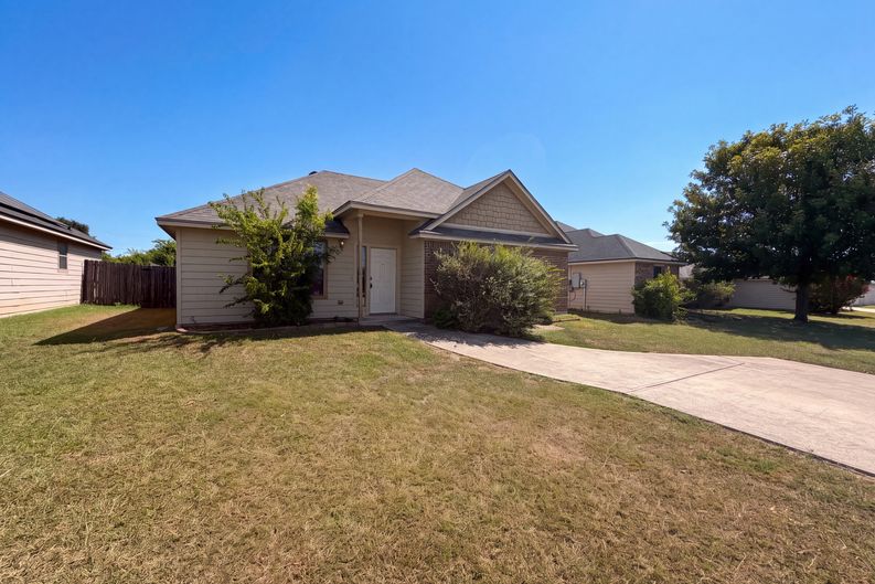 Photo 14 of 16 of 2512 Saulsbury Dr, Temple, TX
