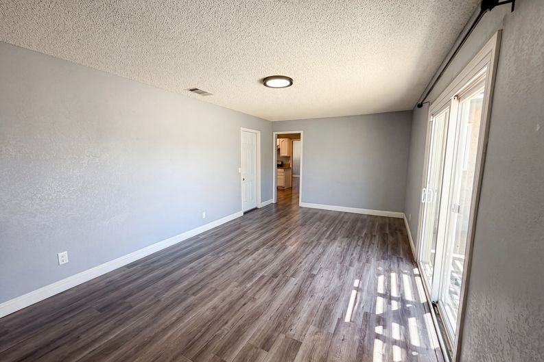Photo 10 of 24 of 15929 La Verida Dr, Victorville, CA