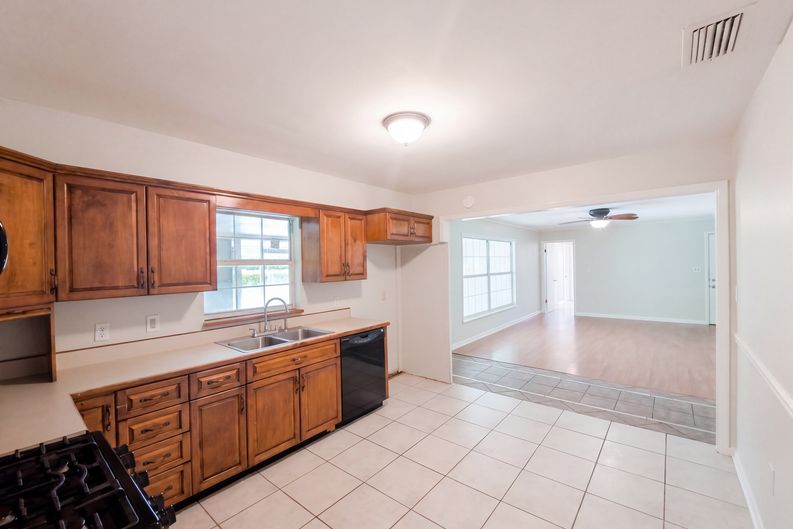 Photo 6 of 28 of 1310 SE 38th Ct, Ocala, FL