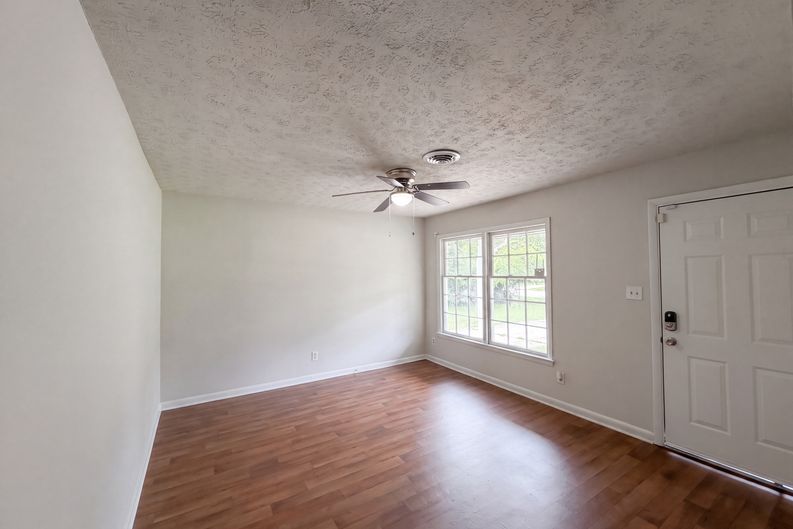 Photo 3 of 16 of 6616 Amanda Cir, Fayetteville, NC