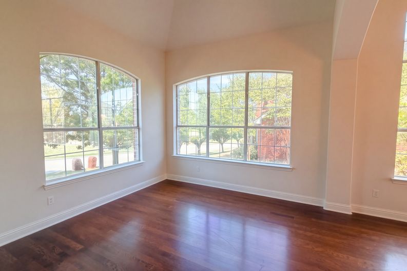 Photo 7 of 24 of 2446 Chesterfield Rd, Garland, TX