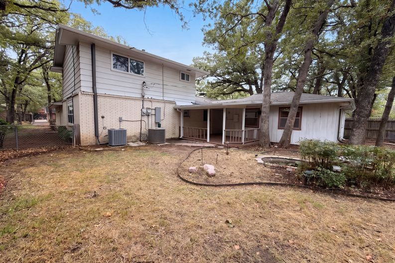 Photo 5 of 27 of 3411 Halifax Dr, Arlington, TX