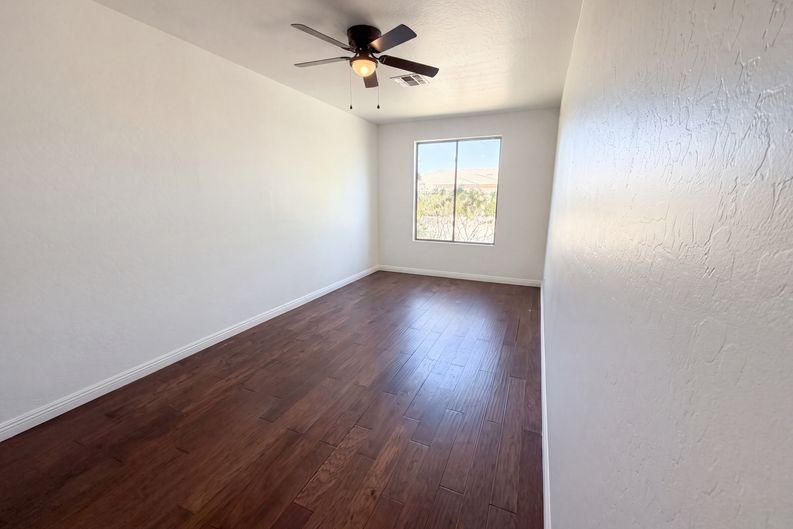 Photo 16 of 35 of 17645 W Hale Bopp Dr, Goodyear, AZ