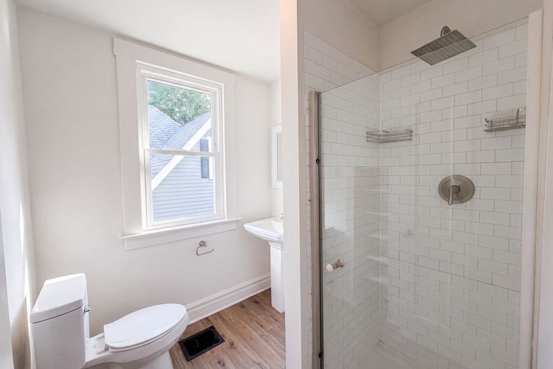 Photo 11 of 22 of 415 N 4th St, Saint Charles, MO