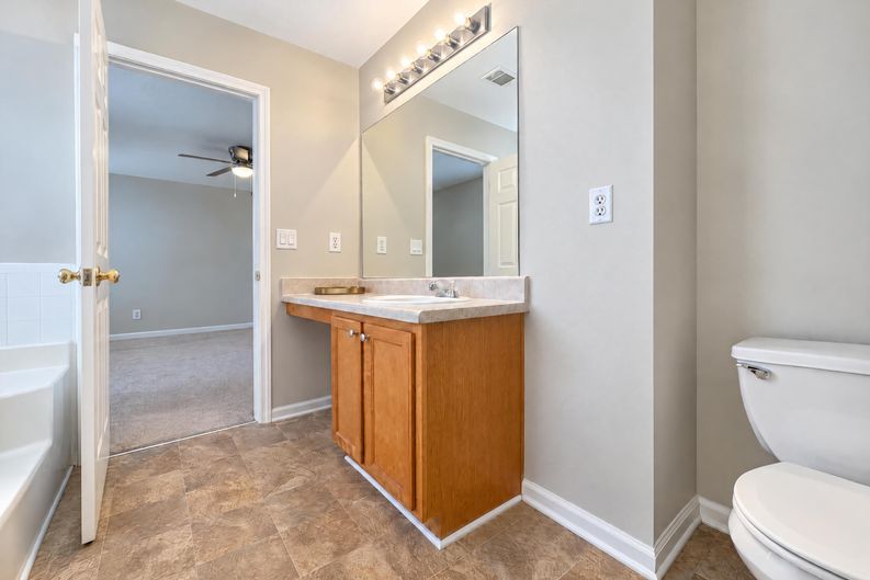 Photo 10 of 23 of 302 Bonnes Dr, Austell, GA