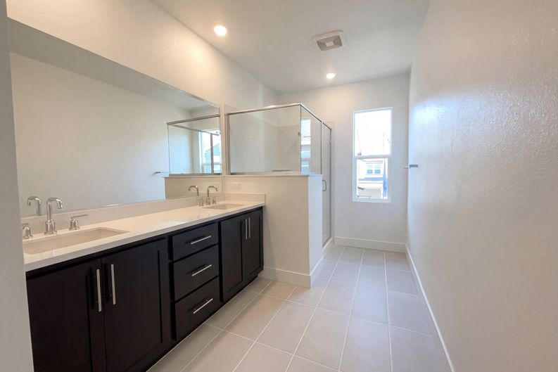 Photo 22 of 36 of 441 N Paso Robles Dr, Tracy, CA