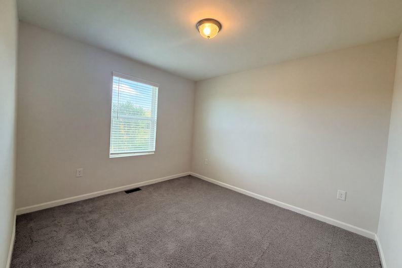 Photo 8 of 22 of 10103 Lakeview Dr, Taylor, MI