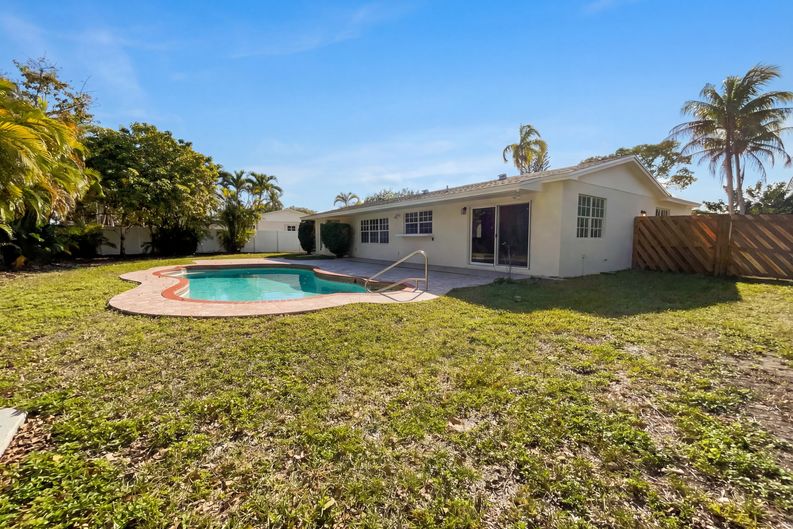 Photo 9 of 21 of 10001 SW 99th Ave, Miami, FL
