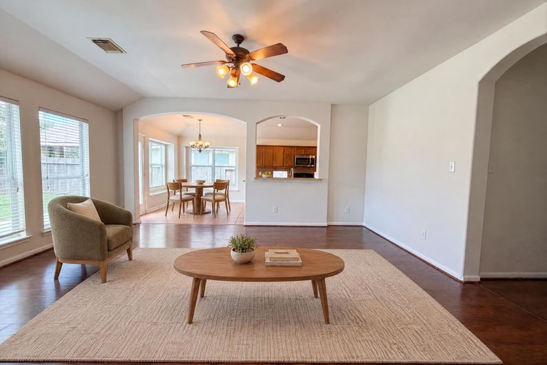 Photo 7 of 20 of 6843 Tammany Manor Ln, Spring, TX