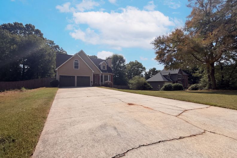 Photo 27 of 31 of 3795 Churchill Dr, Marietta, GA