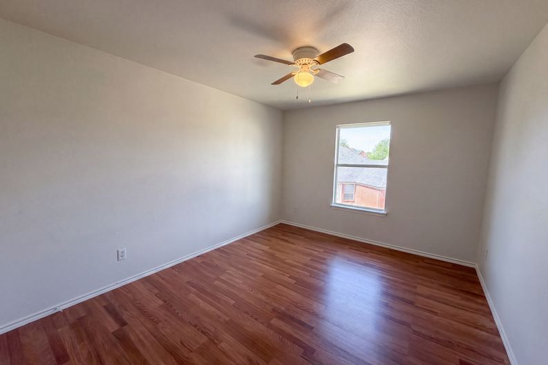 Photo 17 of 31 of 1402 Stone Oak Ct, Cedar Hill, TX