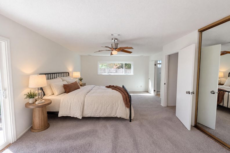 Photo 4 of 36 of 6800 Havenhurst Dr, Sacramento, CA