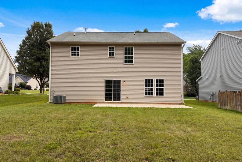 Photo 5 of 26 of 5503 Hardie Farm Dr, Greensboro, NC