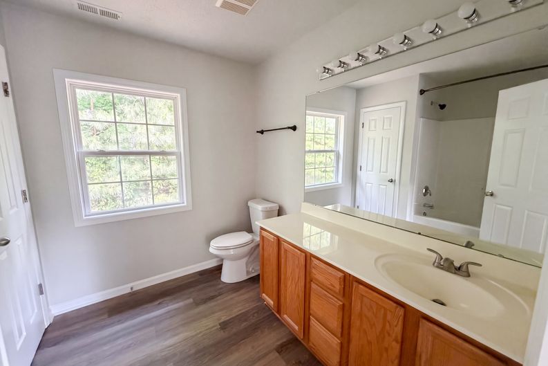 Photo 8 of 18 of 708 Woodgreen Dr, Durham, NC
