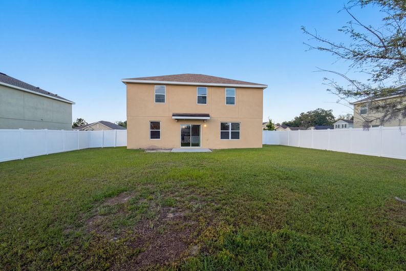 Photo 5 of 34 of 35687 Hillbrook Ave, Zephyrhills, FL