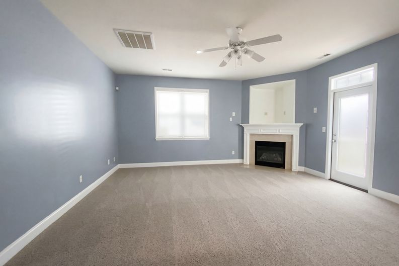 Photo 3 of 19 of 8915 Cinder Ln, Huntersville, NC