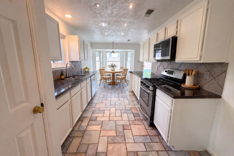 Photo 18 of 31 of 1115 Long Prairie Dr, Katy, TX