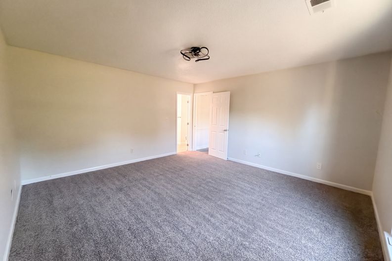 Photo 12 of 26 of 206 Ohara Dr, Albertville, AL