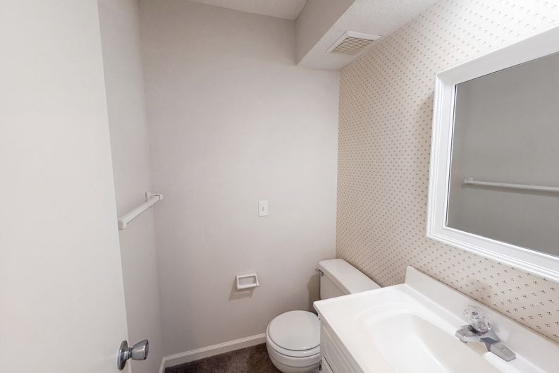 Photo 9 of 21 of 10002 W 86th St, Overland Park, KS