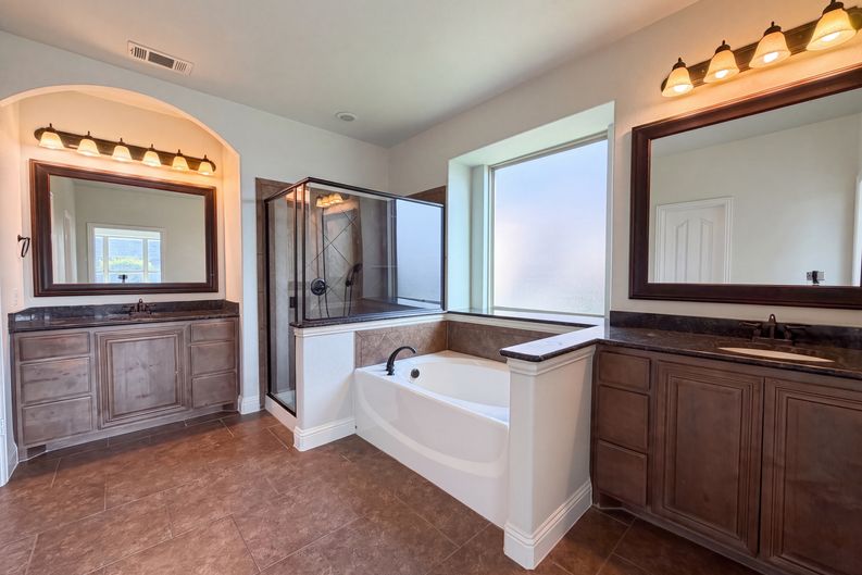 Photo 9 of 22 of 830 Graham Dr, Burleson, TX