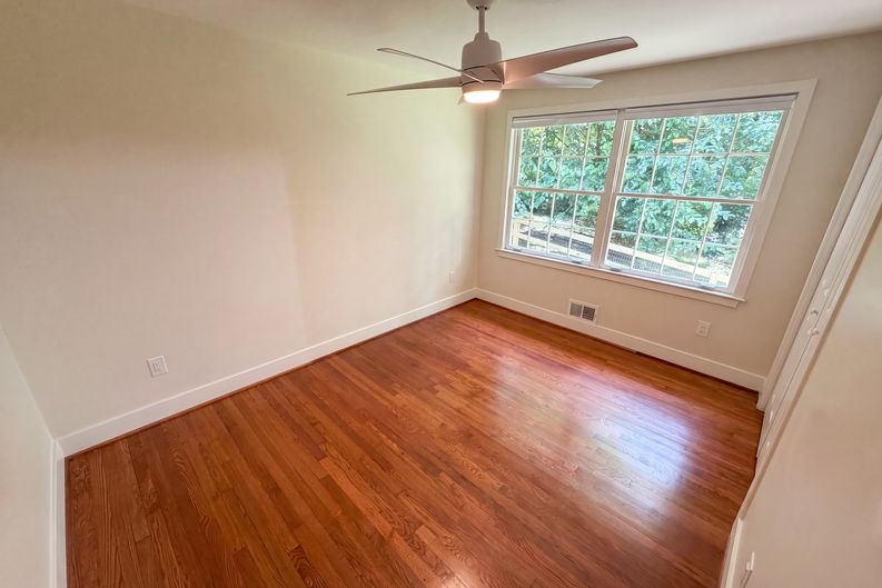 Photo 12 of 23 of 2320 Capehart Cir NE, Atlanta, GA