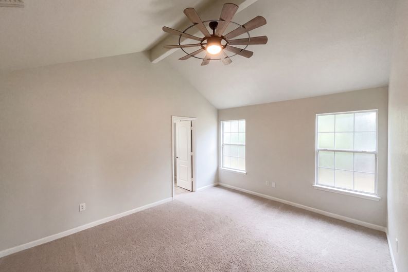 Photo 4 of 22 of 130 Log Cabin Way, Poteet, TX