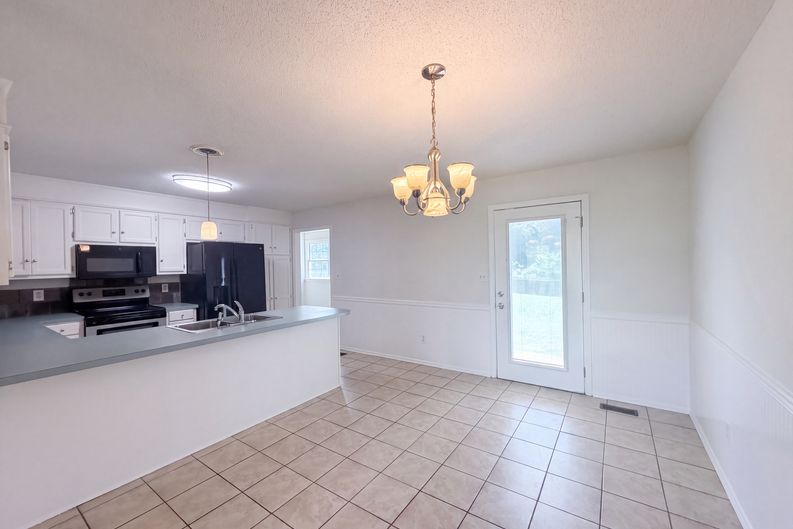 Photo 7 of 16 of 2243 Mintew Cir, Lincolnton, NC