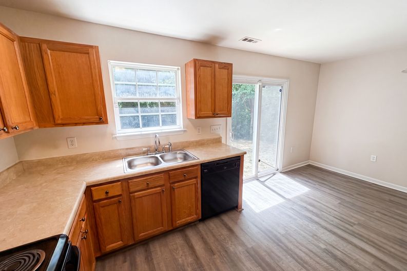 Photo 7 of 19 of 1131 Jordans Pond Ln, Charlotte, NC