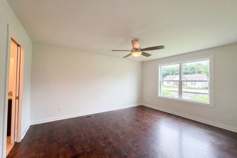 Photo 8 of 20 of 1115 Moreno Ln, Lewisburg, TN