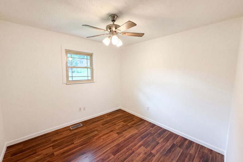 Photo 13 of 30 of 8505 Troutman Ln, Knoxville, TN