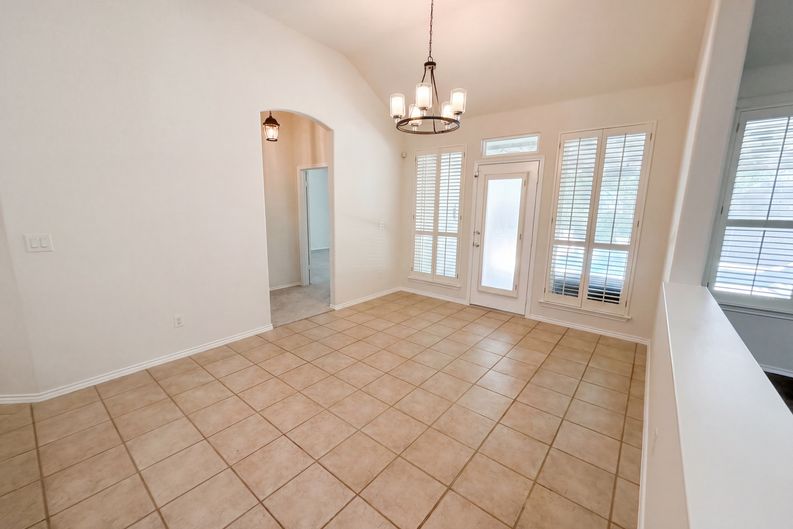 Photo 9 of 24 of 117 Brentwood Dr, Georgetown, TX