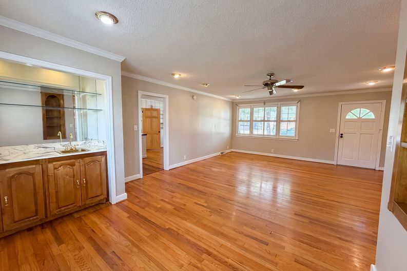 Photo 9 of 20 of 3006 Hilldale Rd, West Columbia, SC