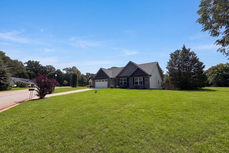 Photo 4 of 23 of 155 Eagle Ridge Dr, Chesnee, SC