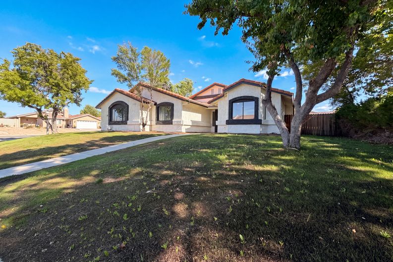 Photo 20 of 25 of 42355 Willeta Ave, Lancaster, CA