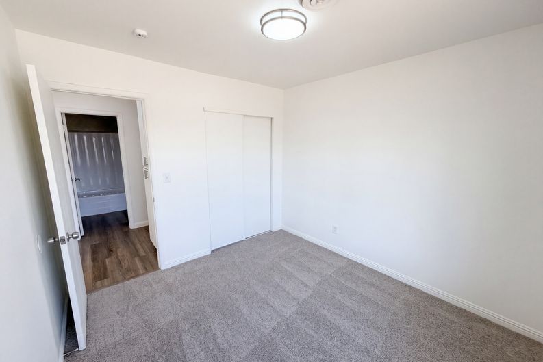 Photo 4 of 44 of 4018 Shady Oak Dr, Las Vegas, NV