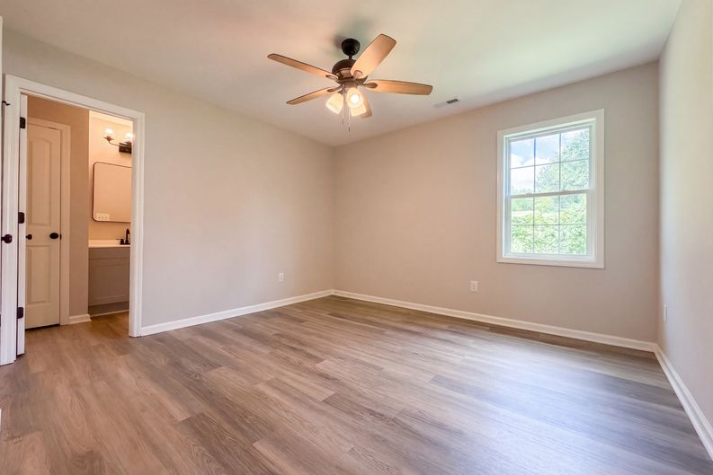 Photo 11 of 19 of 702 S Fayetteville Ave, Dunn, NC