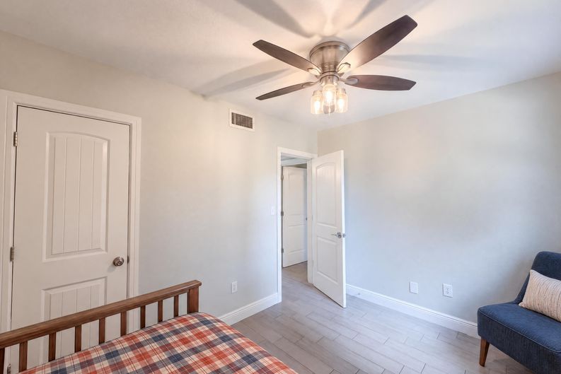 Photo 10 of 21 of 1610 Stevensons Dr, Clearwater, FL