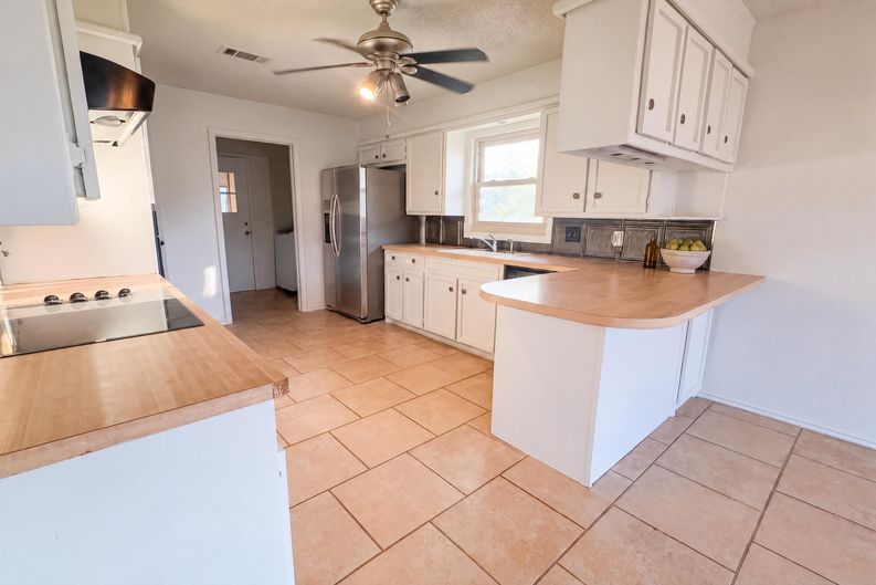 Photo 7 of 18 of 3707 110th St, Lubbock, TX