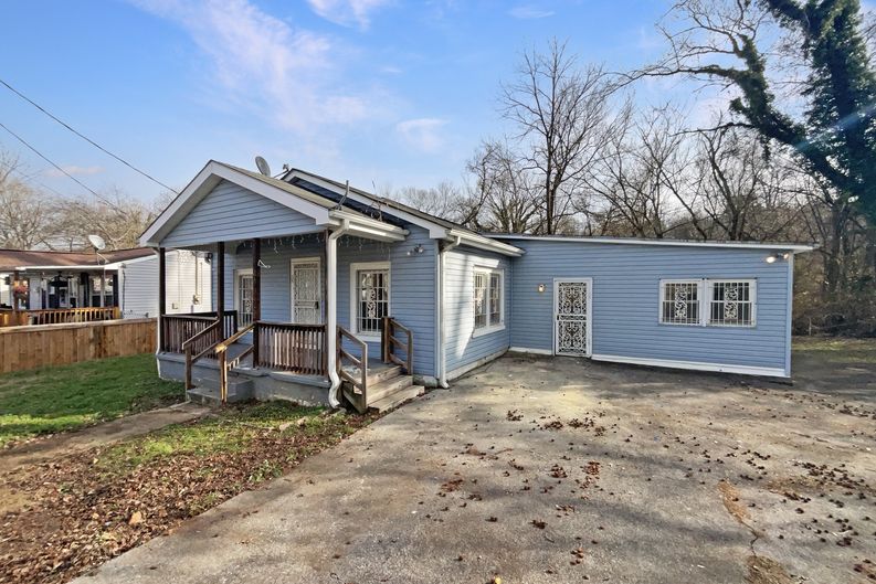 Photo 7 of 28 of 4028 Catalpa Ave, Knoxville, TN