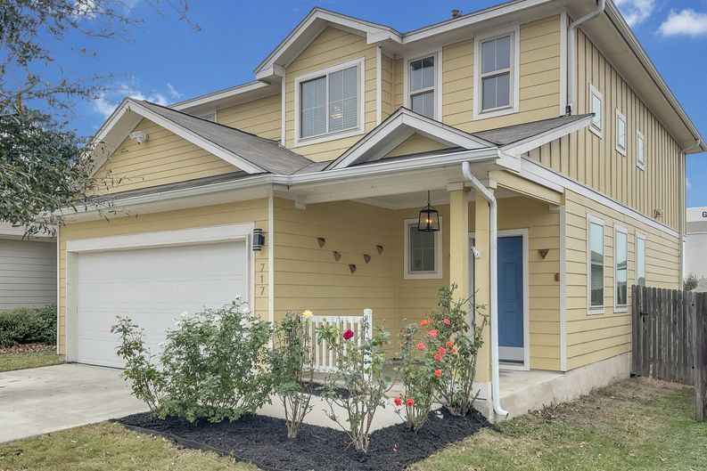 Photo 6 of 34 of 717 Twisted Oaks Ln, Buda, TX