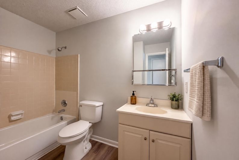 Photo 15 of 21 of 8965 Grampian Dr N, Jacksonville, FL